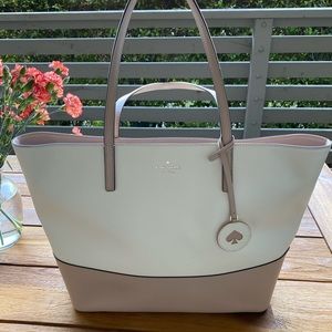 ✨Large Tan and White Kate Spade Tote! 🎉✨